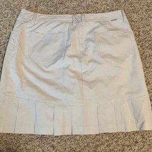 Grey/White gingham Golf Skirt - Size 8.